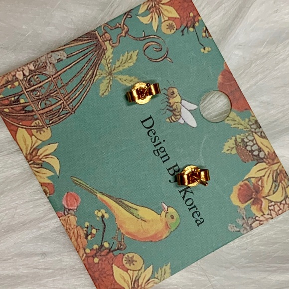 DESIGN BY KOREA PEARL & BLUE ENAMEL EARRINGS NWOT - Picture 3 of 8